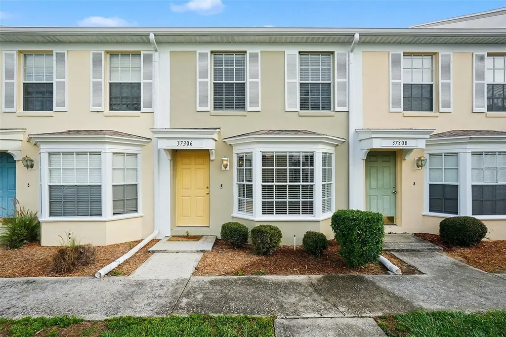 37306 Embassy Park Lane Dade City FL 33525