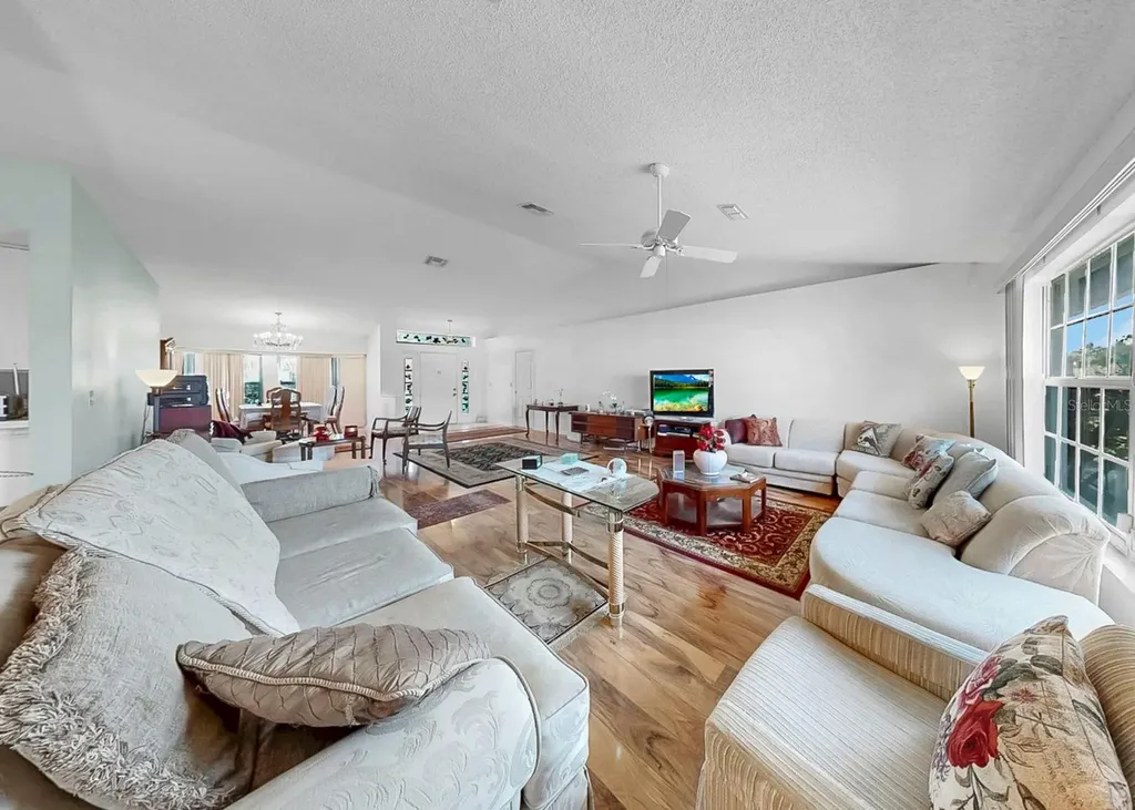 2003 New Bedford Drive Sun City Center FL 33573