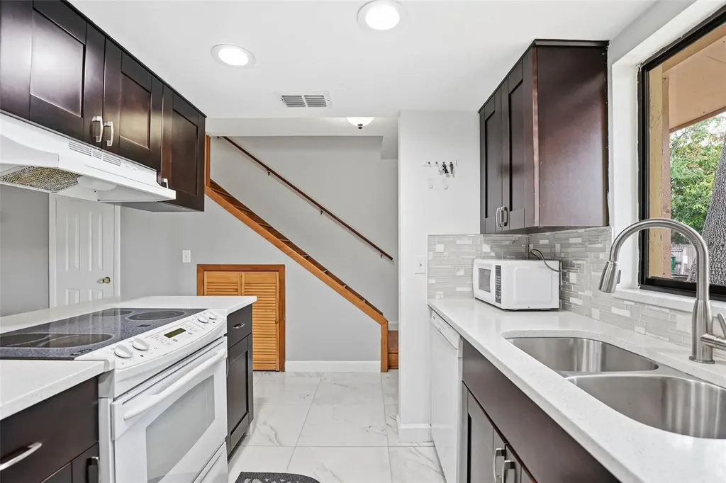3919 Pine Limb Court Tampa FL 33614