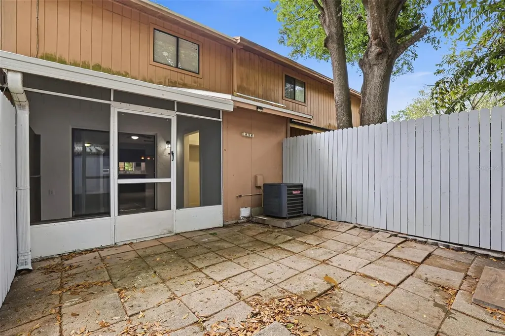 3919 Pine Limb Court Tampa FL 33614