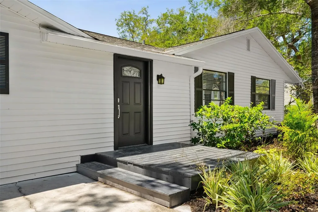 2118 S Venus Street Tampa FL 33629