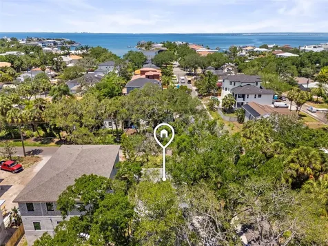 2118 S Venus Street Tampa FL 33629