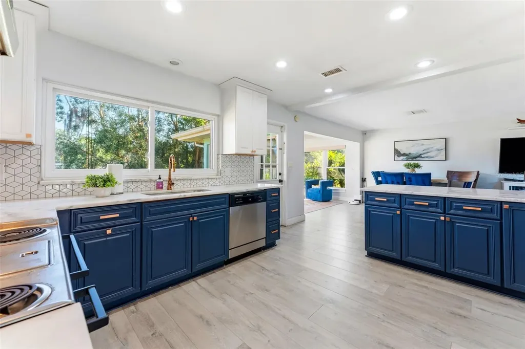 910 Linwood Terrace Lutz FL 33549