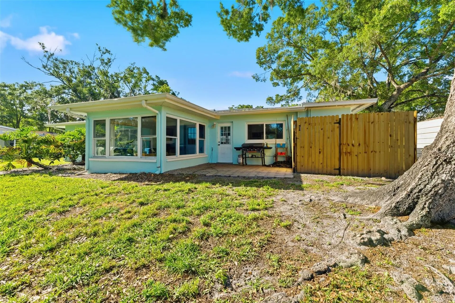 910 Linwood Terrace Lutz FL 33549