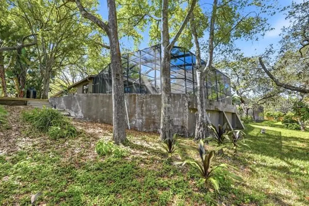 1212 Weybridge Lane Dunedin FL 34698