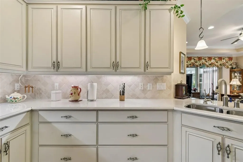 2306 Oakley Green Drive Sun City Center FL 33573