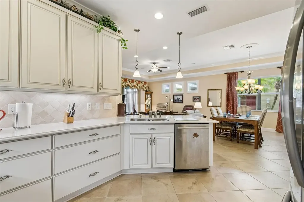 2306 Oakley Green Drive Sun City Center FL 33573