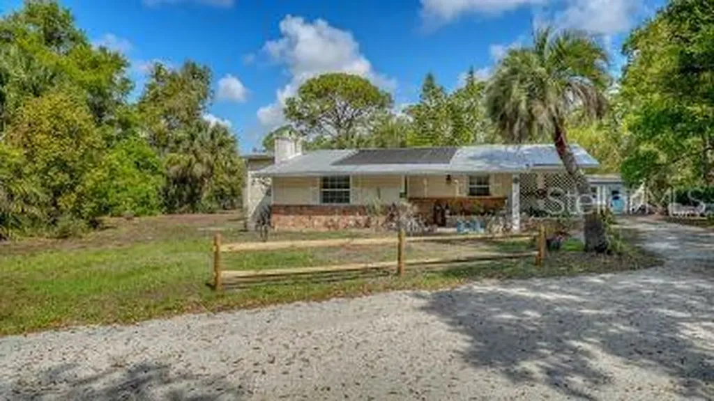 3793 Gocio Road Sarasota FL 34235