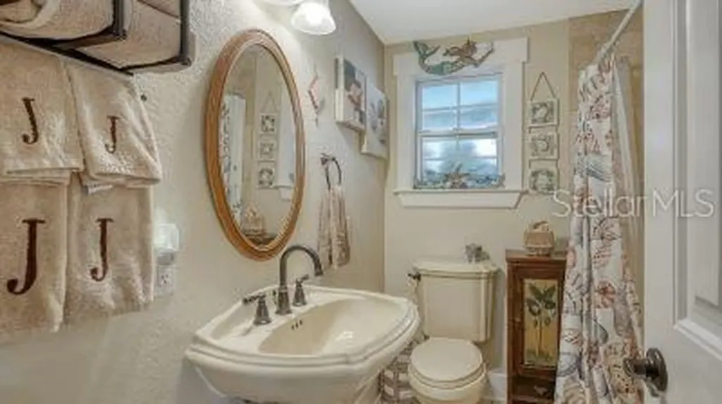 3793 Gocio Road Sarasota FL 34235