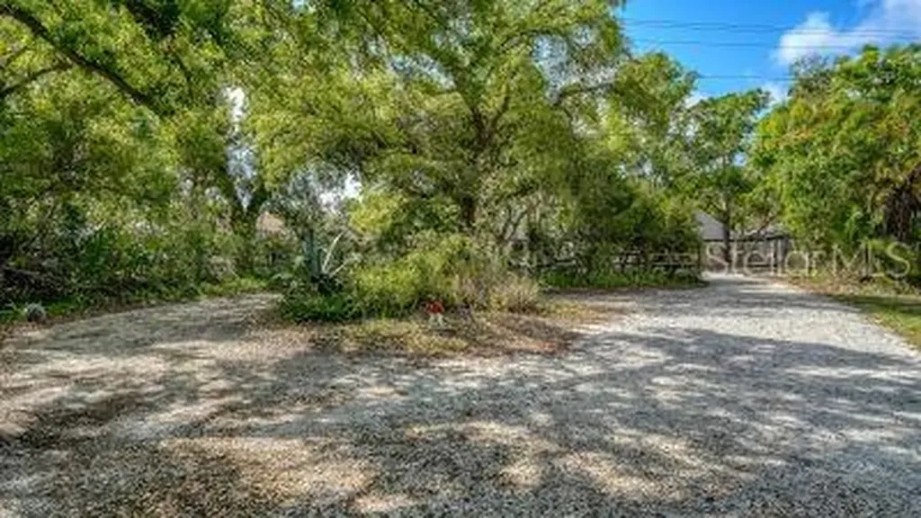 3793 Gocio Road Sarasota FL 34235