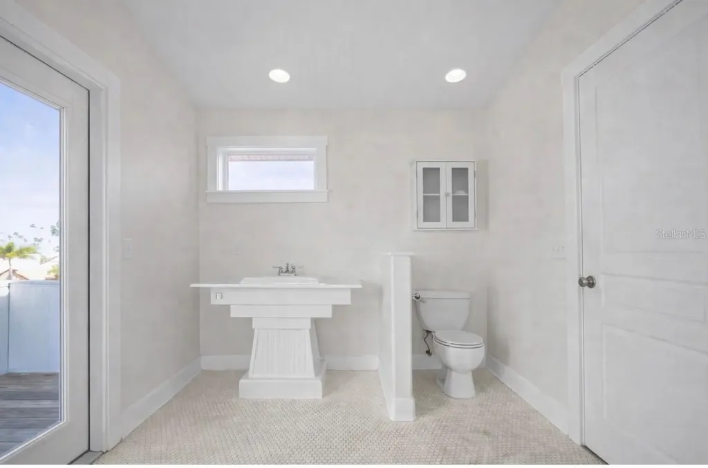 1777 Bayshore Boulevard Dunedin FL 34698