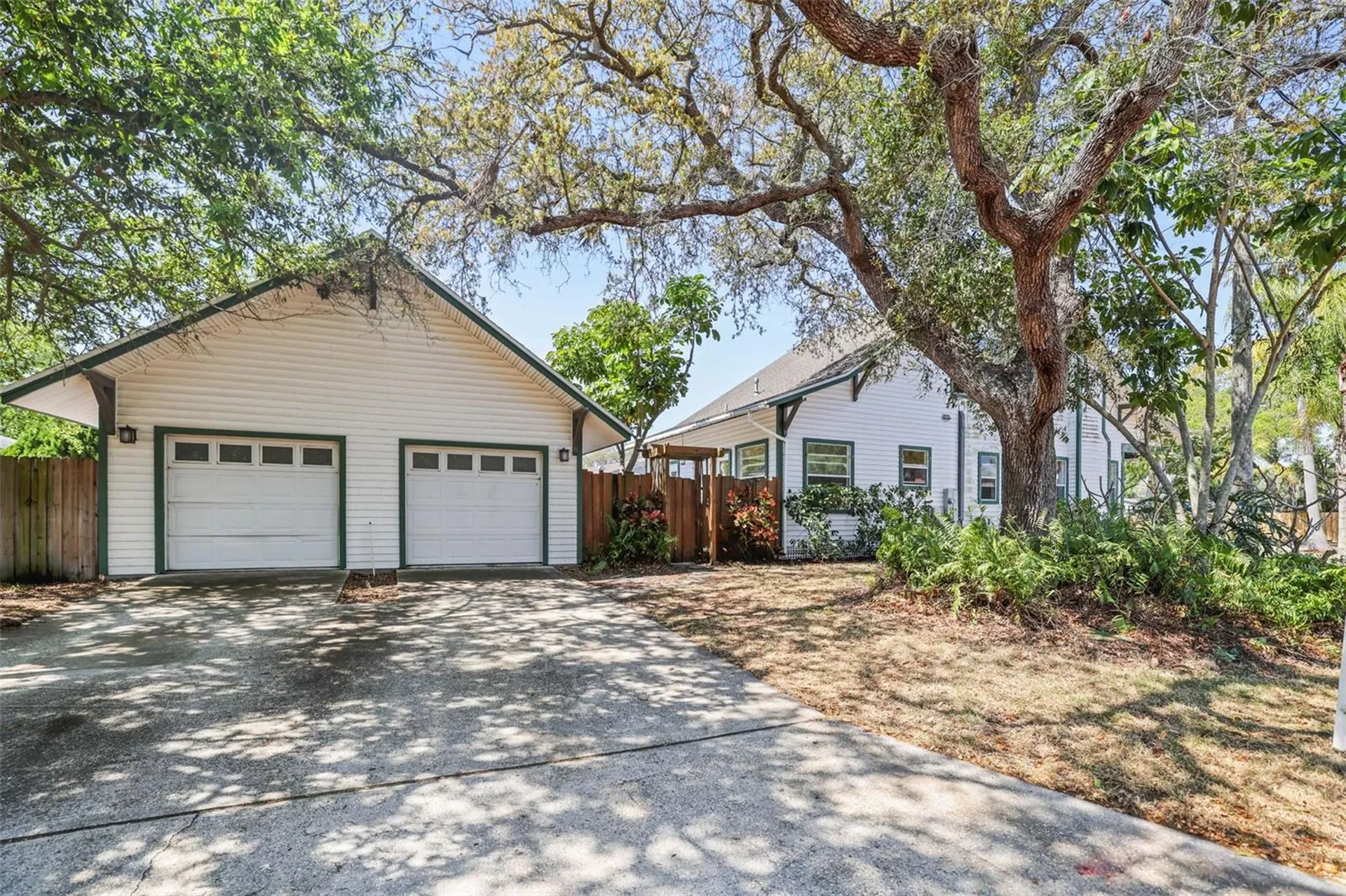 1777 Bayshore Boulevard Dunedin FL 34698