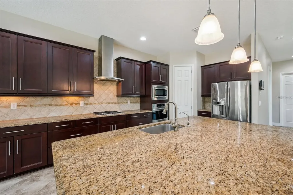 5117 Longspur Court Lithia FL 33547