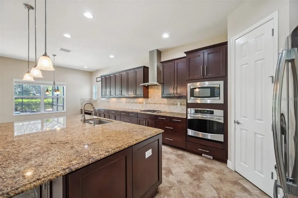 5117 Longspur Court Lithia FL 33547