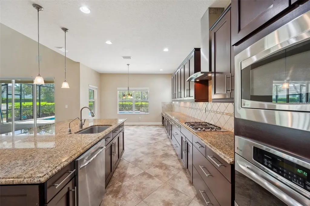 5117 Longspur Court Lithia FL 33547