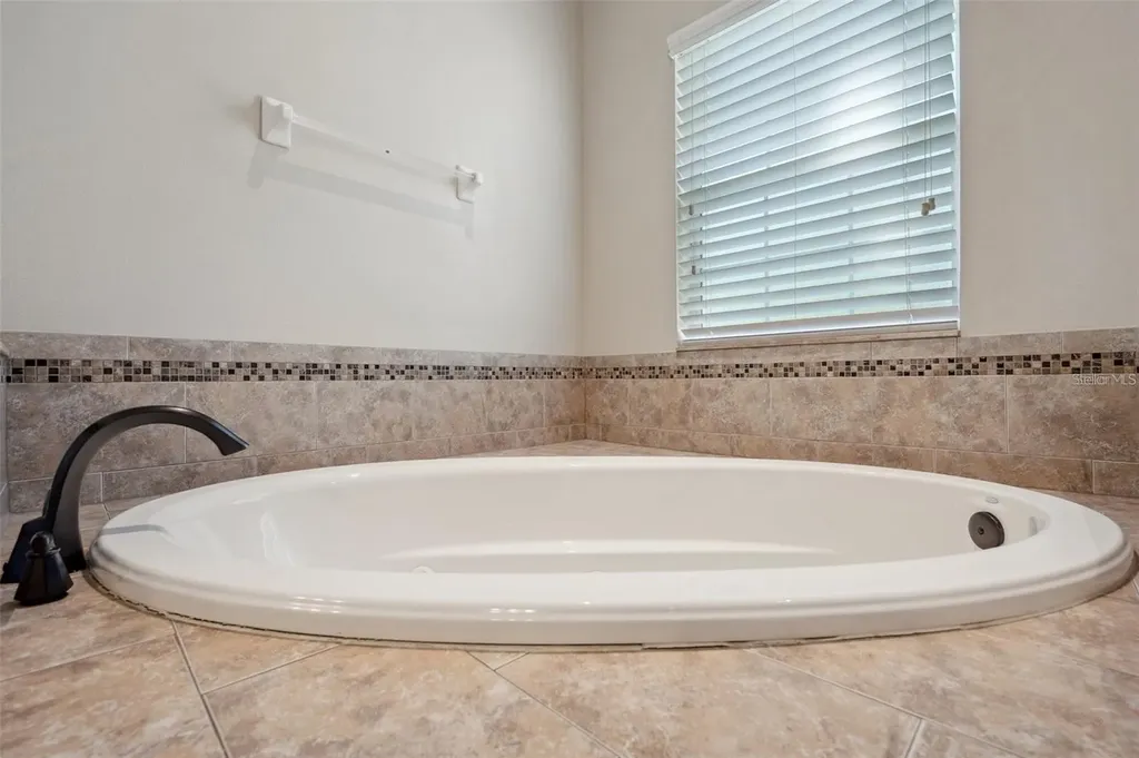 5117 Longspur Court Lithia FL 33547