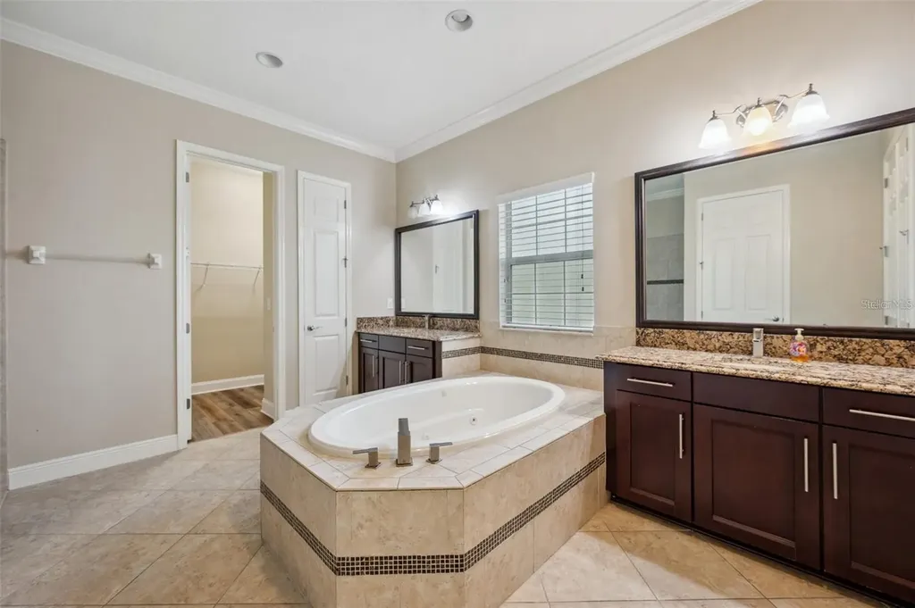 5117 Longspur Court Lithia FL 33547