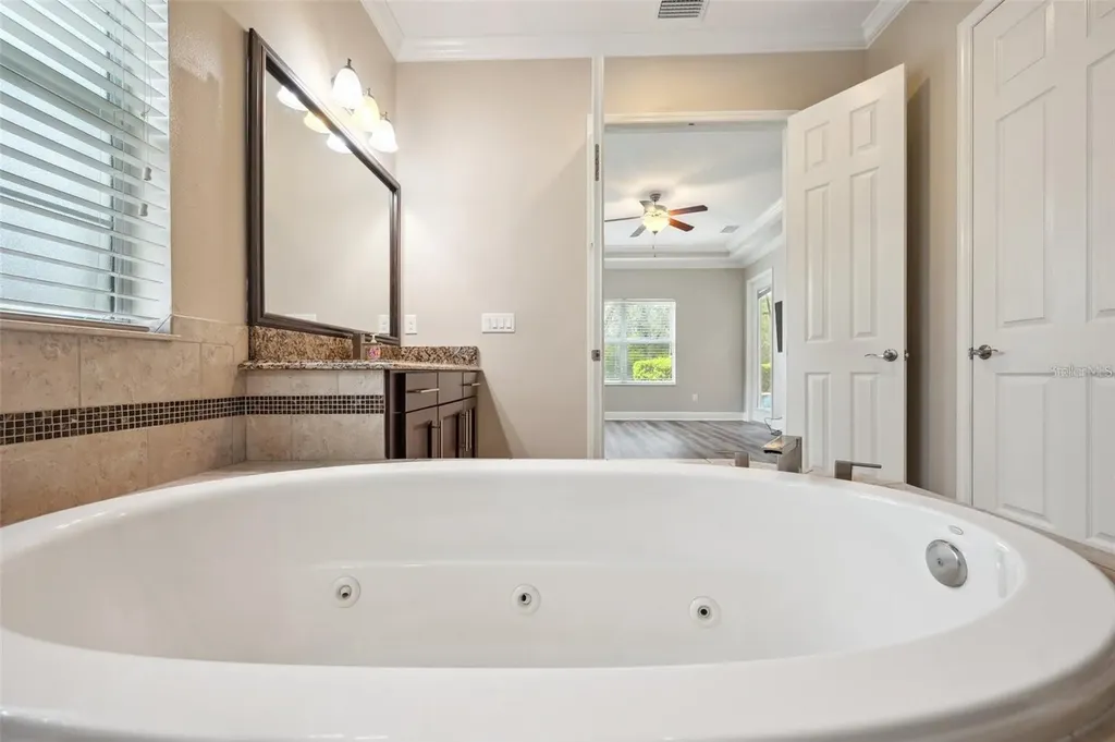 5117 Longspur Court Lithia FL 33547