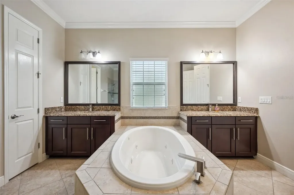 5117 Longspur Court Lithia FL 33547