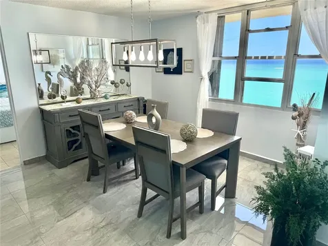 Villas Del Mar Este Ph Avenue Isla Verde Carolina PR 00979