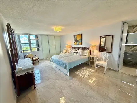 Villas Del Mar Este Ph Avenue Isla Verde Carolina PR 00979