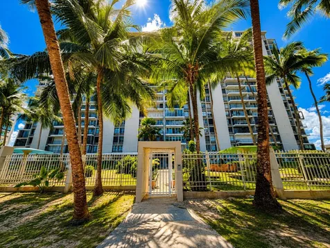 Villas Del Mar Este Ph Av. Isla Verde Carolina PR 00979