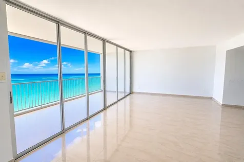 Villas Del Mar Este Ph Av. Isla Verde Carolina PR 00979