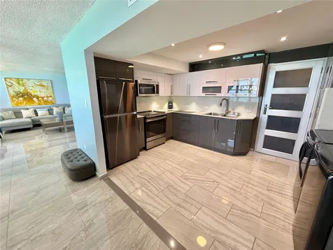 Villas Del Mar Este Ph Av. Isla Verde Carolina PR 00979