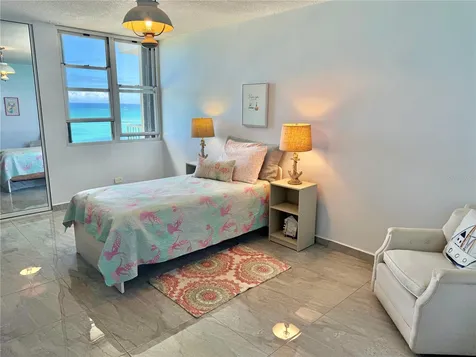 Villas Del Mar Este Ph Av. Isla Verde Carolina PR 00979