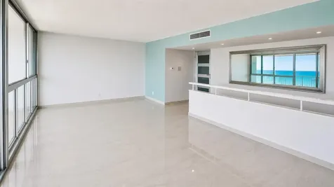 Villas Del Mar Este Ph Av. Isla Verde Carolina PR 00979
