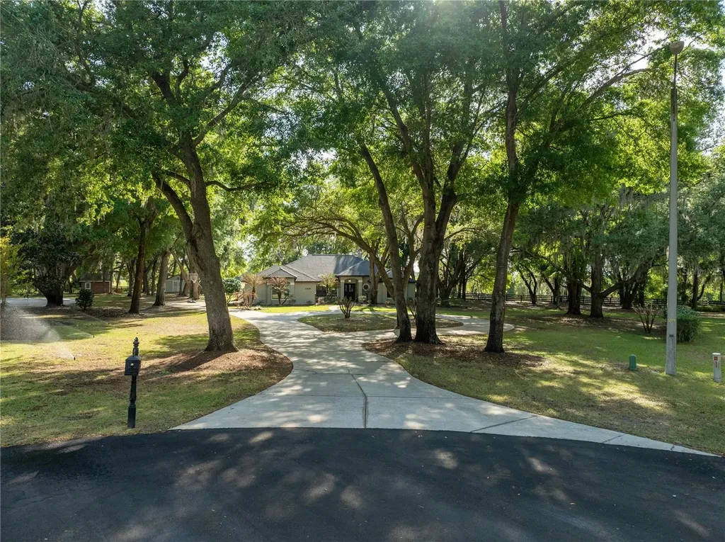 1324 Otters View Court Fruitland Park FL 34731