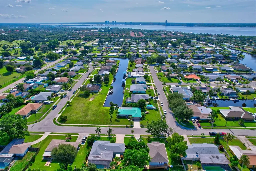 4638 Vinsetta Avenue North Fort Myers FL 33903