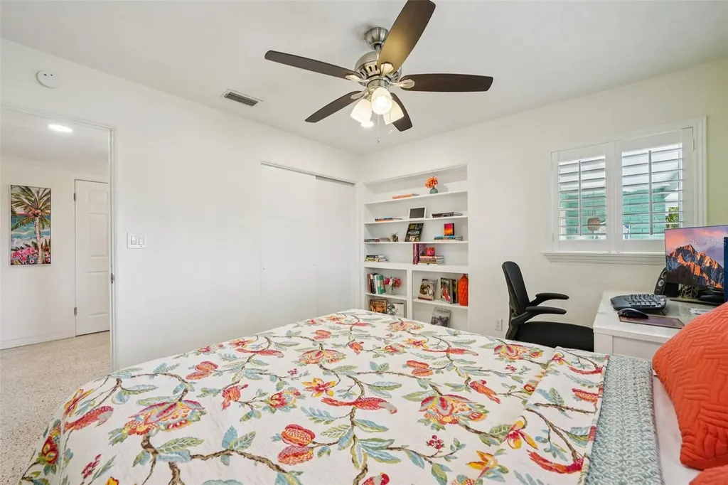 6417 24th Avenue N St Petersburg FL 33710