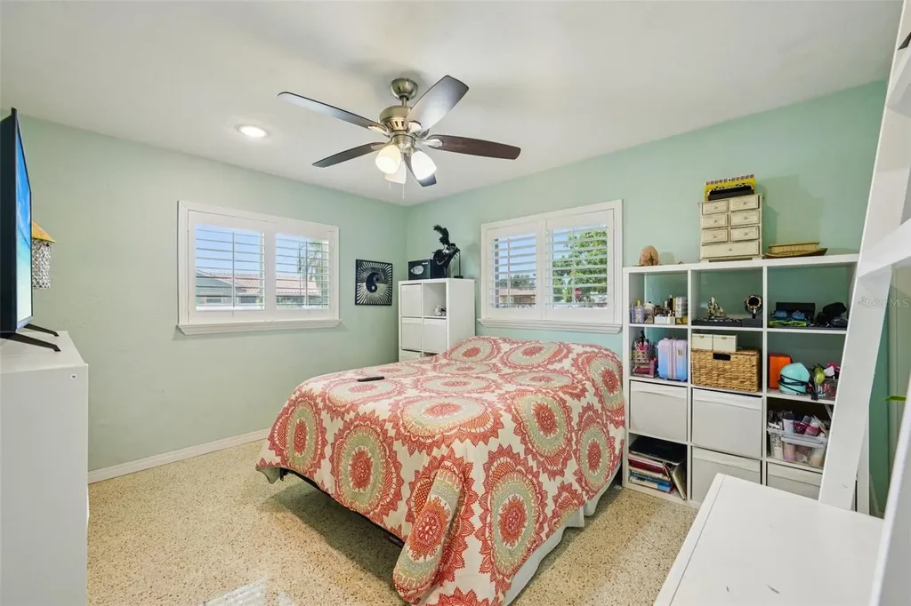 6417 24th Avenue N St Petersburg FL 33710