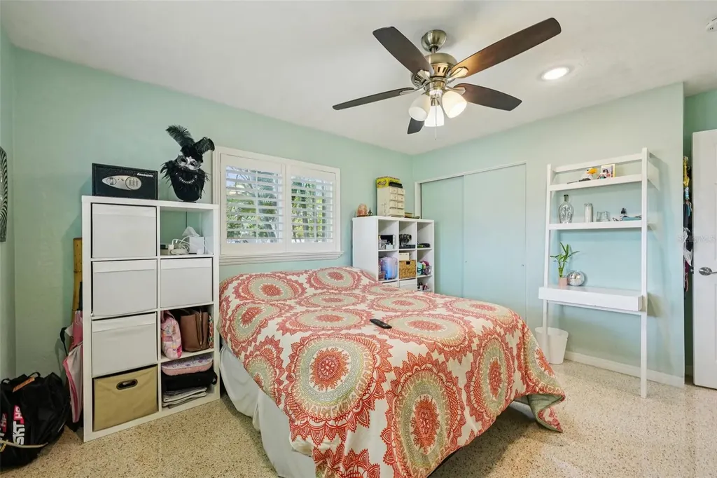 6417 24th Avenue N St Petersburg FL 33710