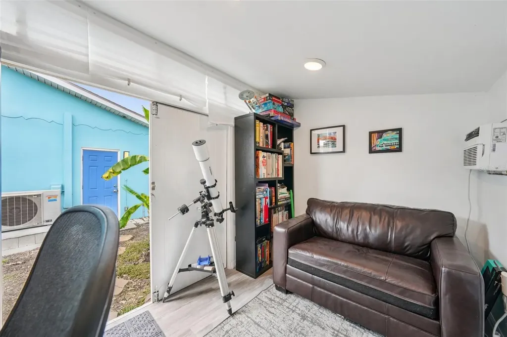 6417 24th Avenue N St Petersburg FL 33710