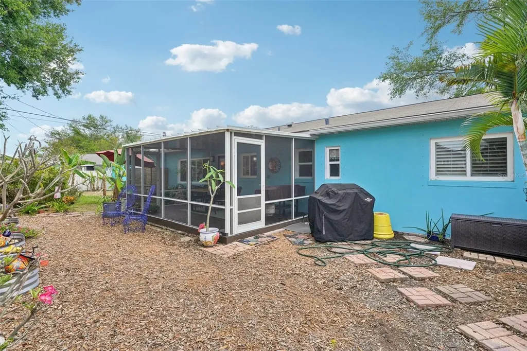 6417 24th Avenue N St Petersburg FL 33710