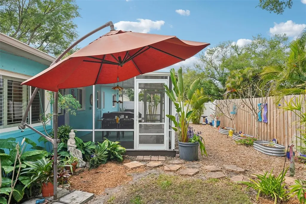 6417 24th Avenue N St Petersburg FL 33710