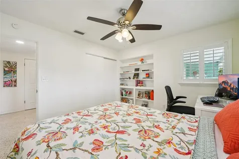 6417 24th Avenue N St Petersburg FL 33710