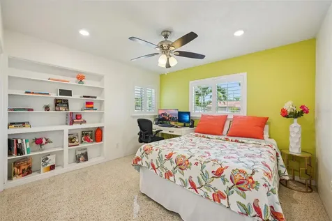 6417 24th Avenue N St Petersburg FL 33710