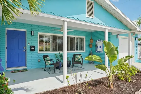 6417 24th Avenue N St Petersburg FL 33710