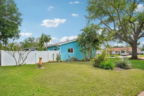 6417 24th Avenue N St Petersburg FL 33710