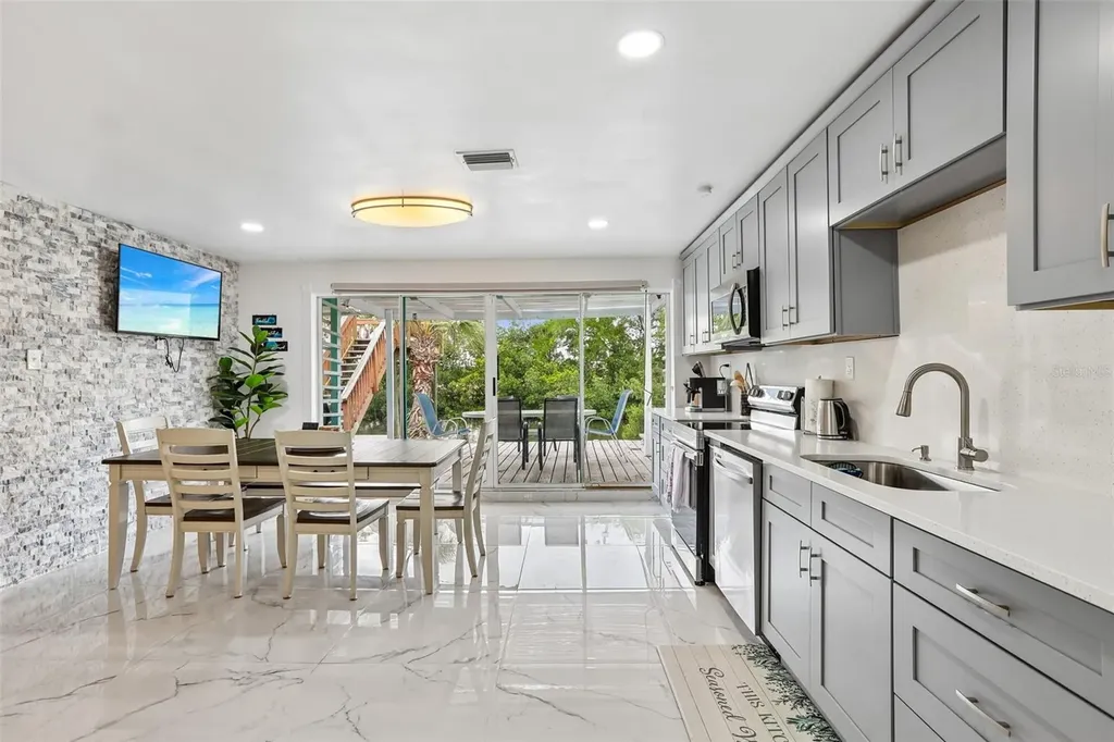 8825 Oak Street Riverview FL 33578