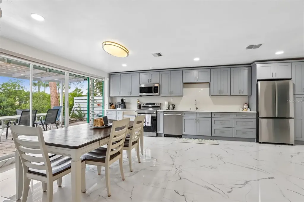 8825 Oak Street Riverview FL 33578