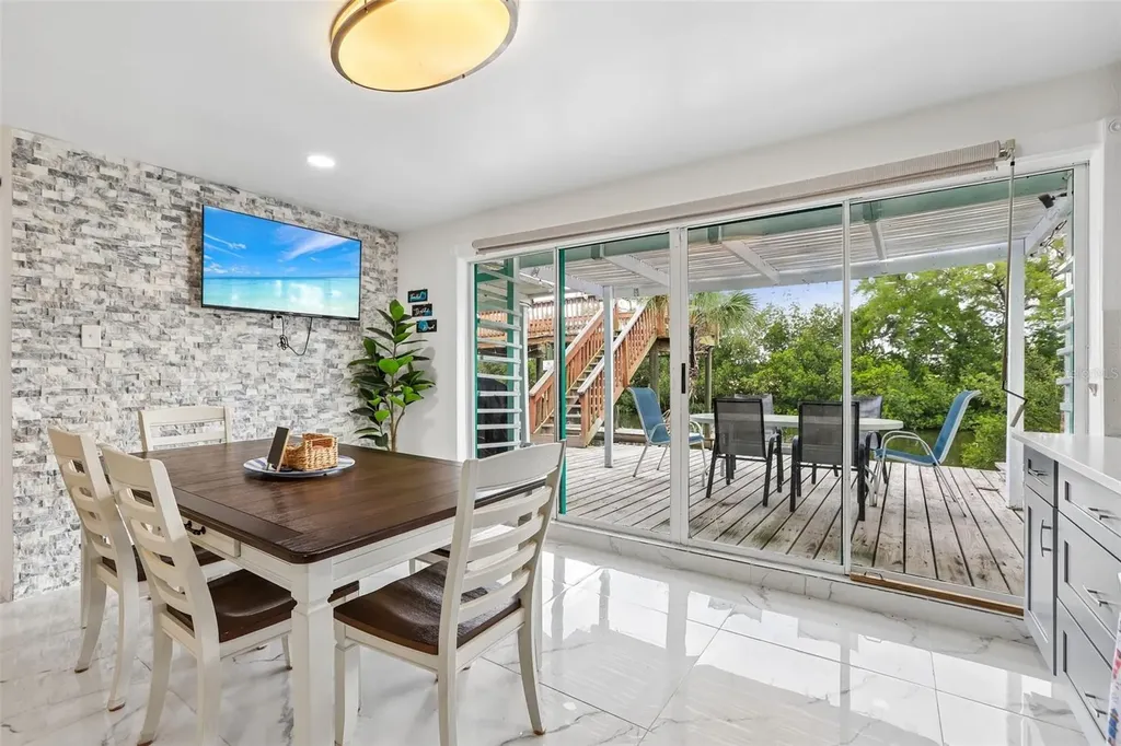 8825 Oak Street Riverview FL 33578