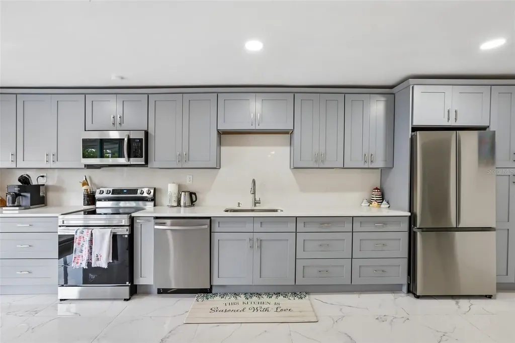 8825 Oak Street Riverview FL 33578