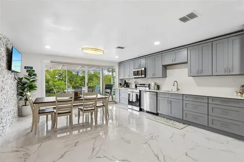 8825 Oak Street Riverview FL 33578