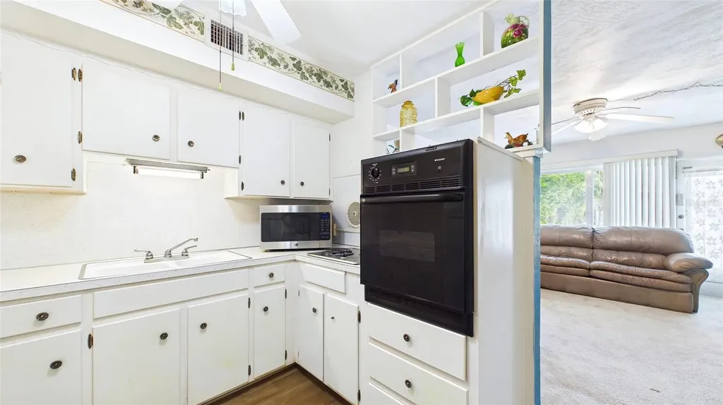 5664 40th Terrace N St Petersburg FL 33710