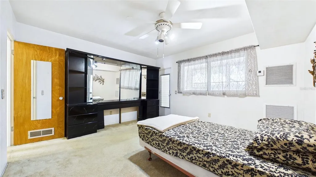 5664 40th Terrace N St Petersburg FL 33710