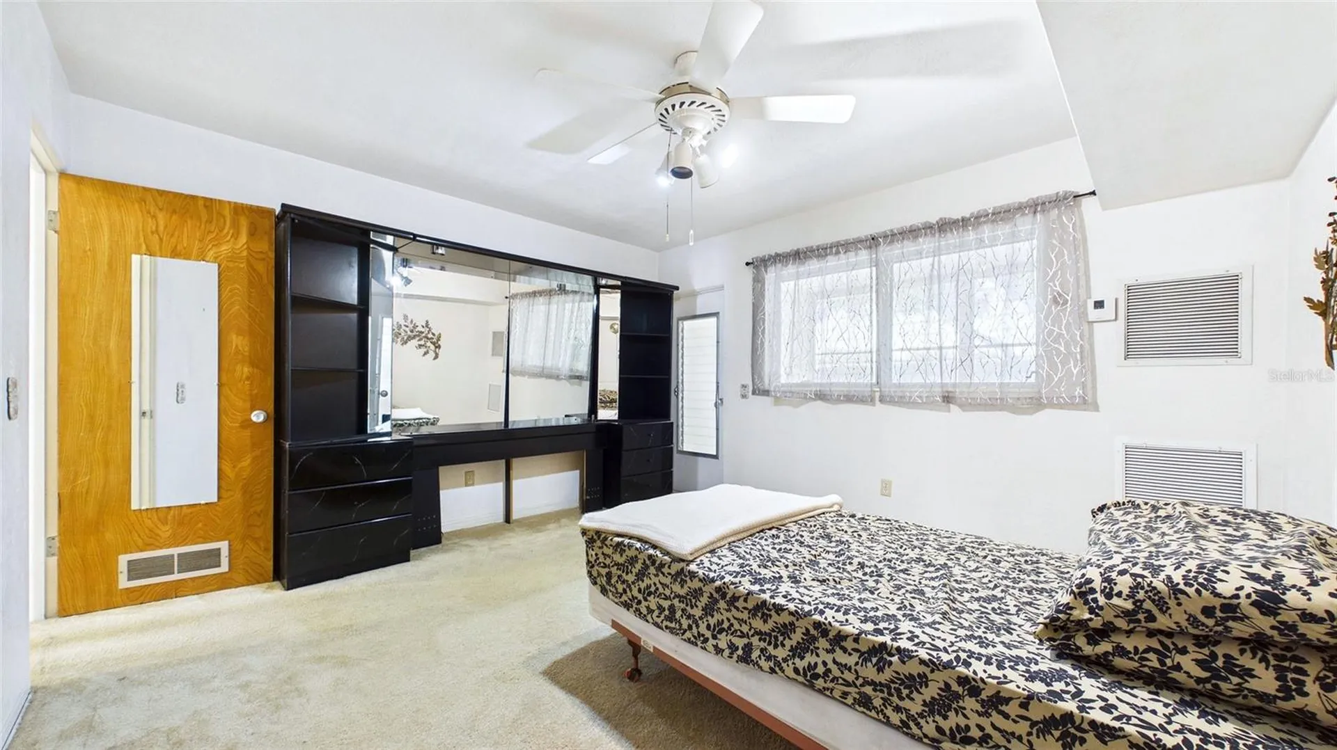 5664 40th Terrace N St Petersburg FL 33710